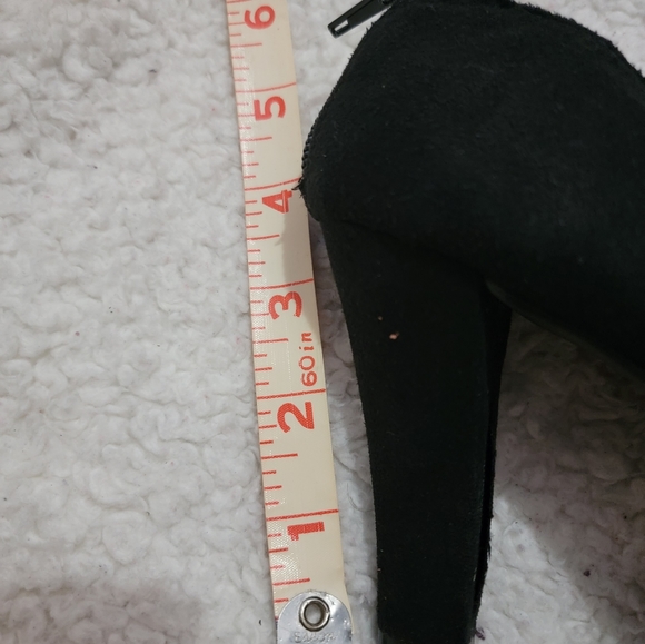 Maurices chunk heel, black, cut out pattern, zip back Size 7 - Picture 7 of 7
